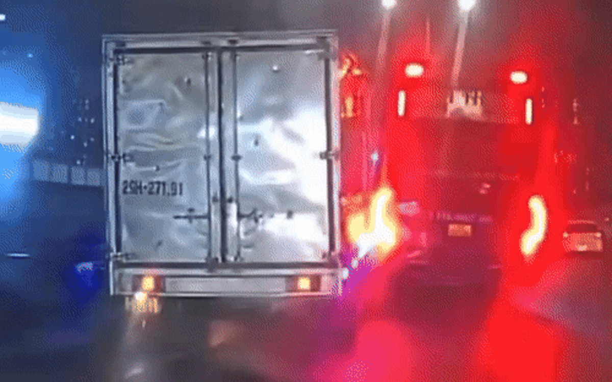 Vụ xe khách chèn ép làm xe tải tóe lửa: Hai tài xế khai không có mâu thuẫn