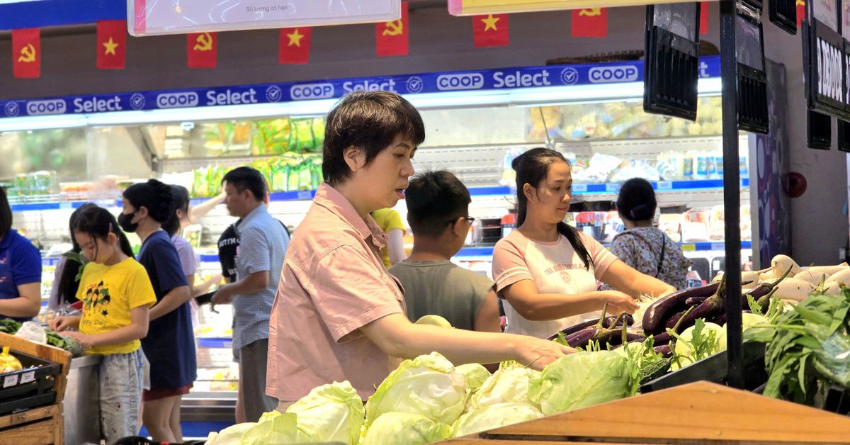 Siêu thị giảm giá 33% thực phẩm thiết yếu, san sẻ cùng người dân chống bão số 10