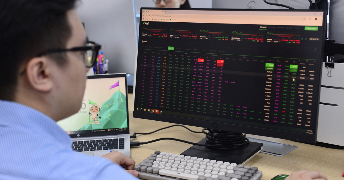 Cổ phiếu Vingroup lại 'gồng' điểm số, VN-Index tăng nhưng nhiều nhà đầu tư buồn