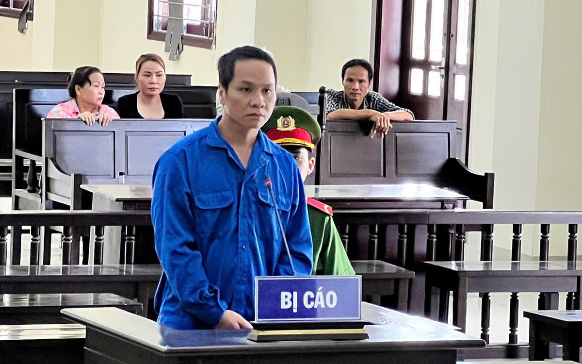 Dùng kéo đâm bạn đang cùng đánh bài ăn tiền, nhận án 8 năm tù