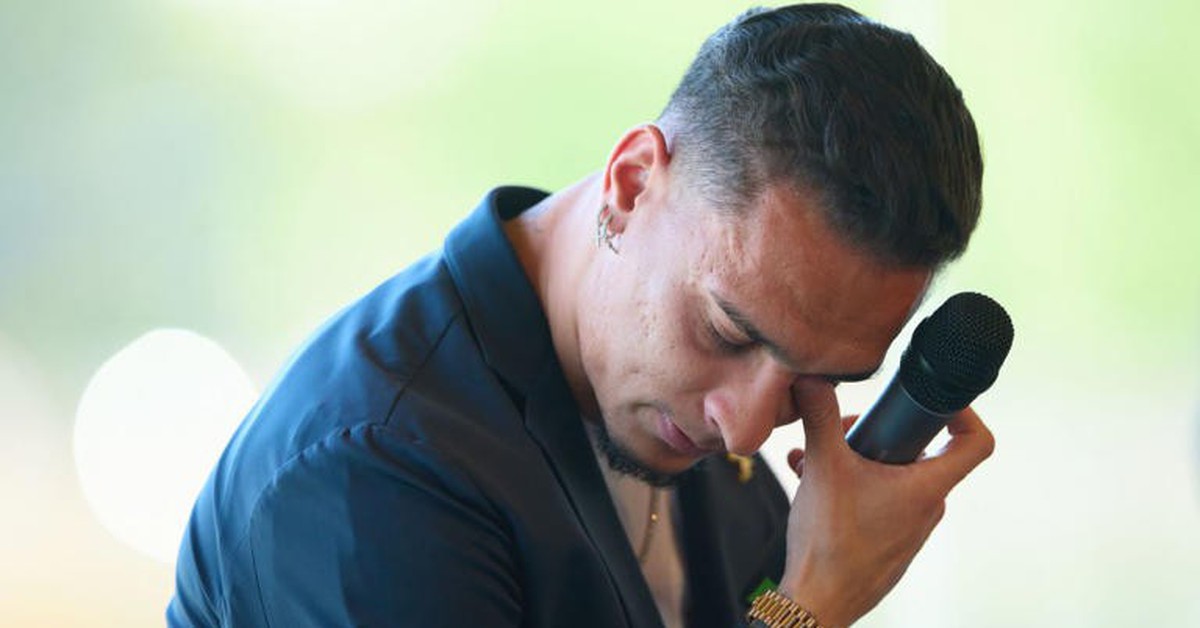 Antony đẫm nước mắt khi trở lại Real Betis