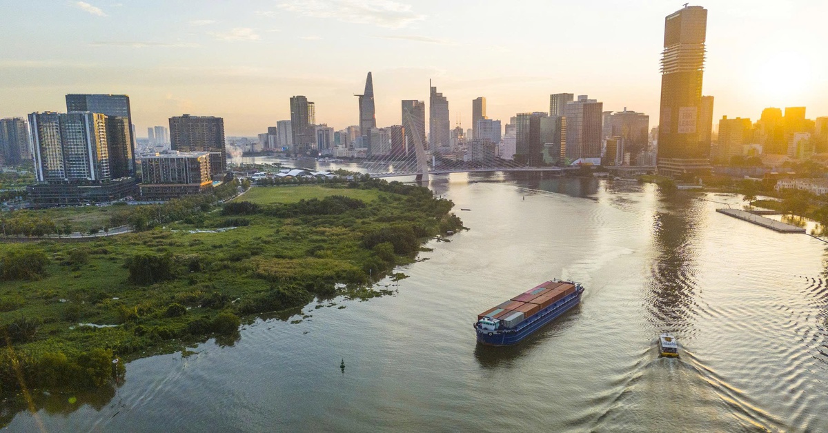 Phát thải khí nhà kính lớn nhất cả nước, TP.HCM cần làm gì để hóa giải?