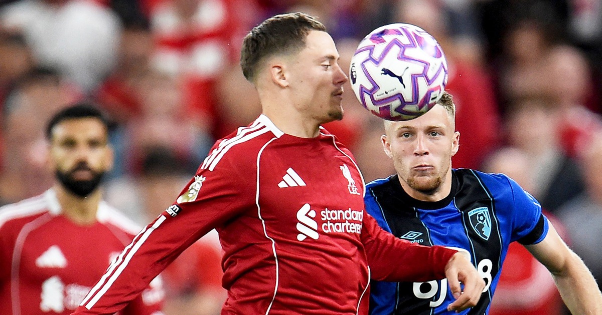 Một làng bóng đá rất khác