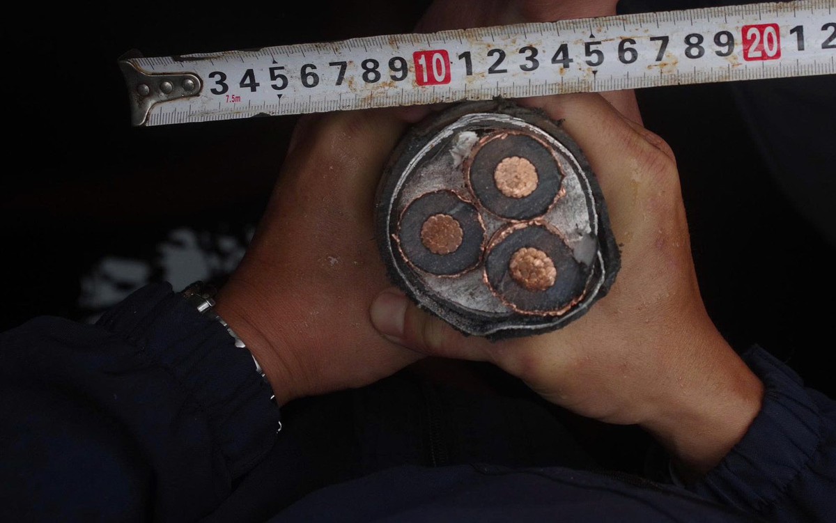 Cắt trộm hàng trăm mét dây cáp điện trung thế, 8 nghi phạm bị bắt