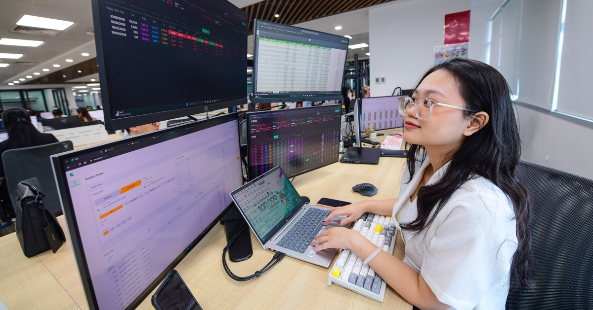 Dòng tiền cuồn cuộn vào chứng khoán rồi giờ đi đâu?