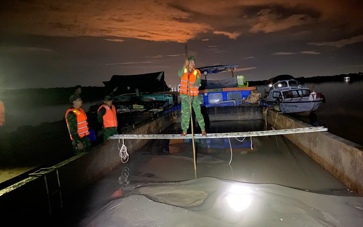 Bắt 2 tàu sắt vận chuyển hơn 230m3 cát trái phép trên sông Ba Lai