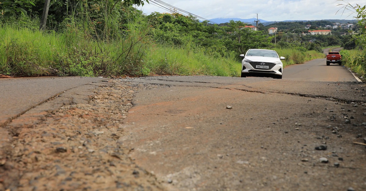 Đường ở Lâm Đồng nằm chờ sửa chữa hơn 10 năm