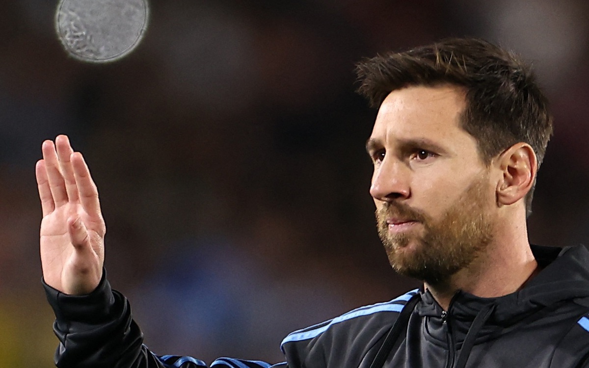 Messi lập cú đúp xúc động cho Argentina ở trận đấu cuối trên sân nhà