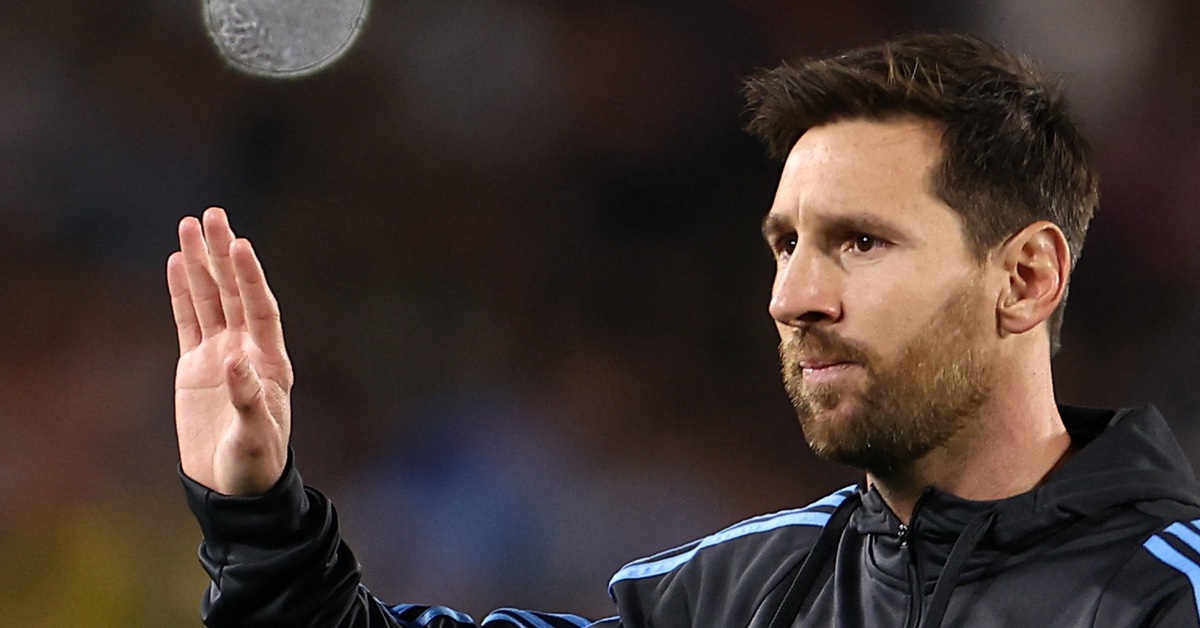 Messi lập cú đúp xúc động cho Argentina ở trận đấu cuối trên sân nhà