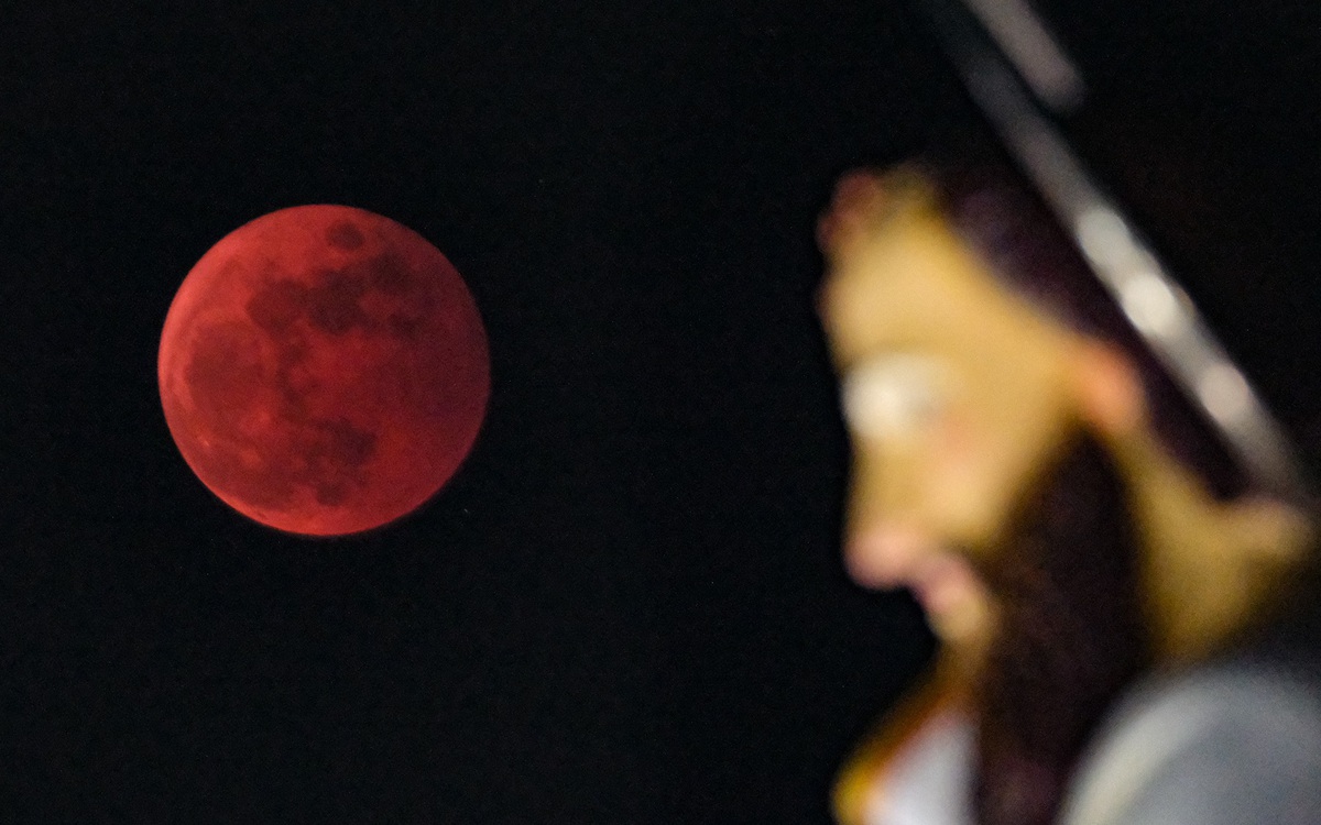 Đêm nay, người dân Việt Nam có thể ngắm 'trăng máu' trong 82 phút