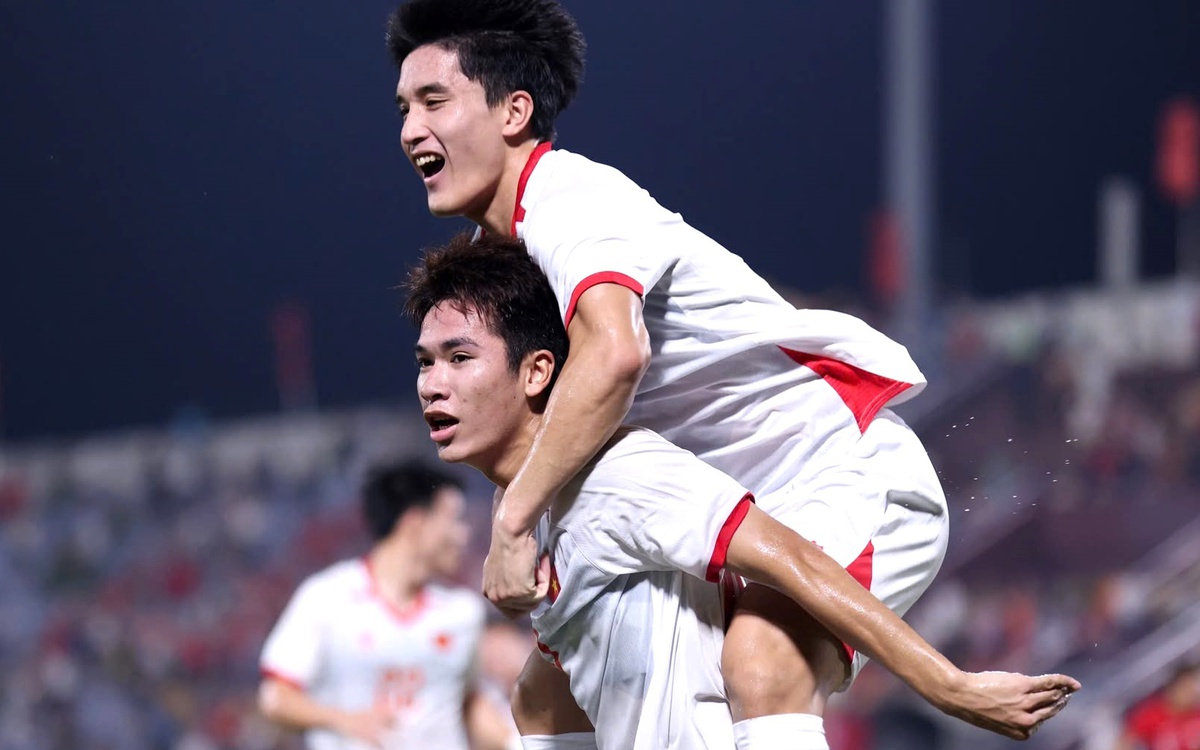 Cầu thủ U23 Việt Nam tiết lộ học cách ăn mừng như Neymar