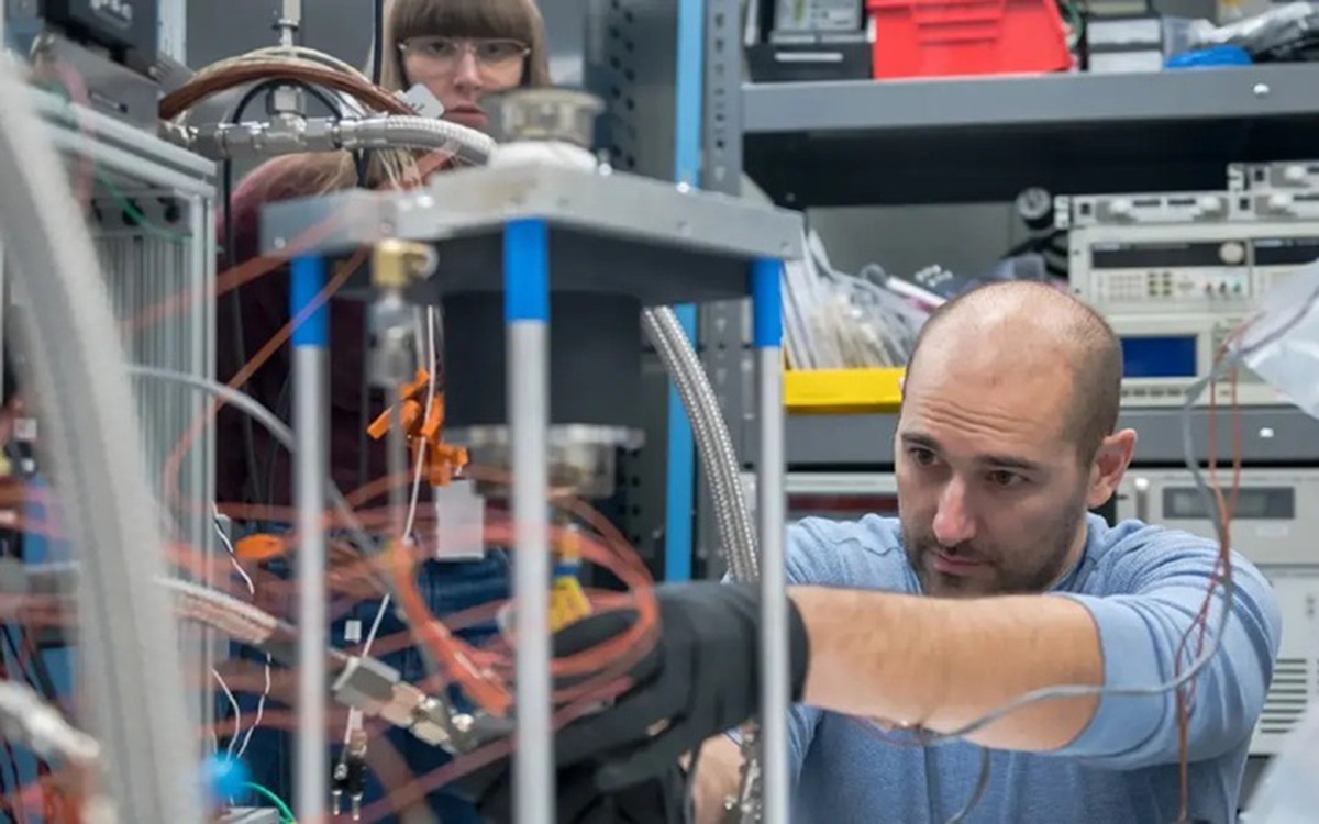 NASA chế tạo loại pin xài hơn 400 năm