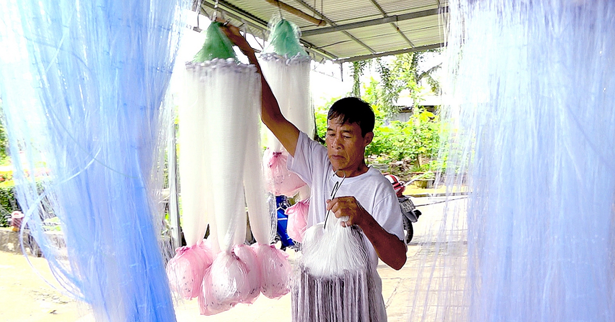 Mực nước dâng cao, nghề đan lưới, đan lọp vào mùa sôi động nhất miền Tây
