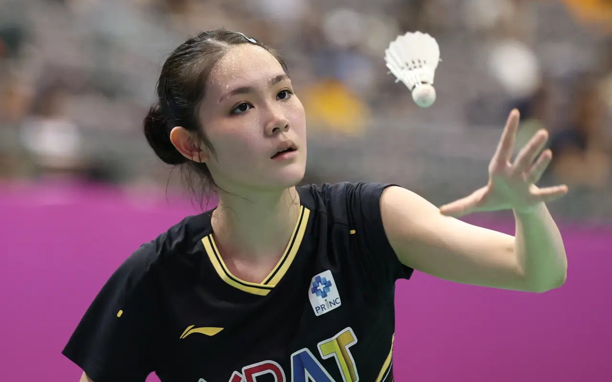 Nhan sắc của tay vợt cầu lông 18 tuổi người Thái Lan đang gây sốt