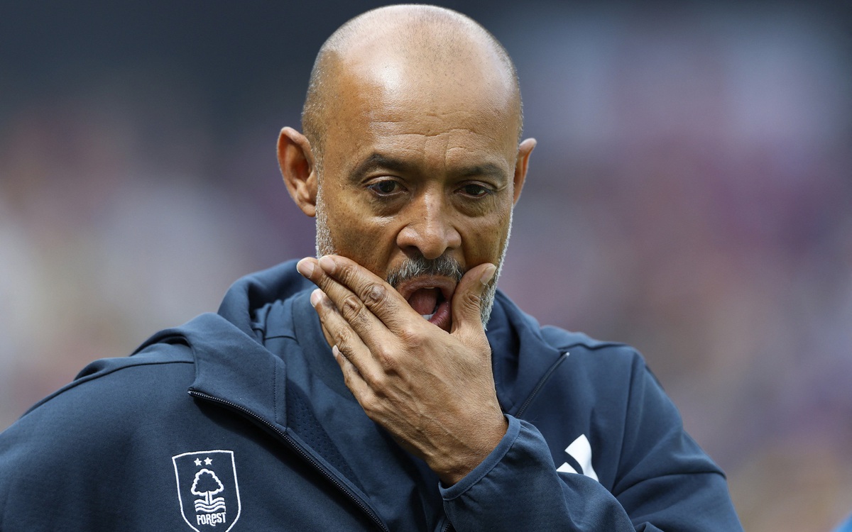 HLV đầu tiên ở Ngoại hạng Anh bị mất việc