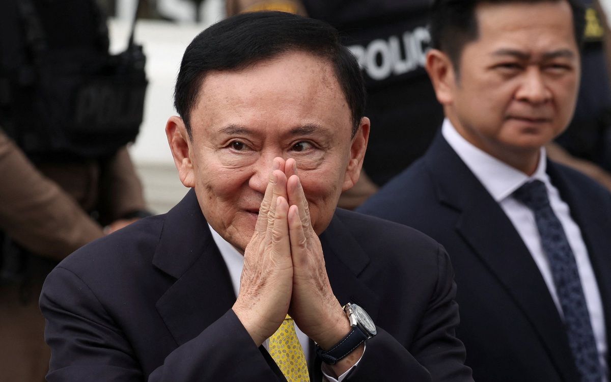 Ông Thaksin có mặt tại Tòa án Tối cao chờ phán quyết