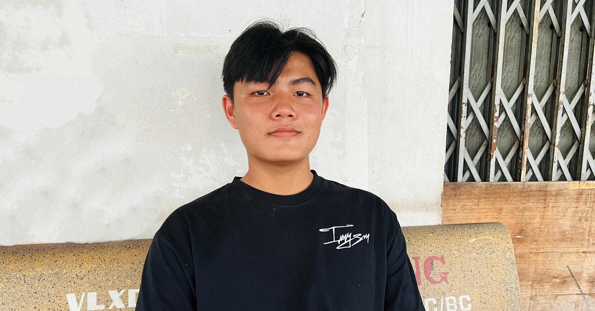 Học sinh giỏi tỉnh vào TP.HCM chà nhám đàn piano ở xưởng kiếm tiền học đại học