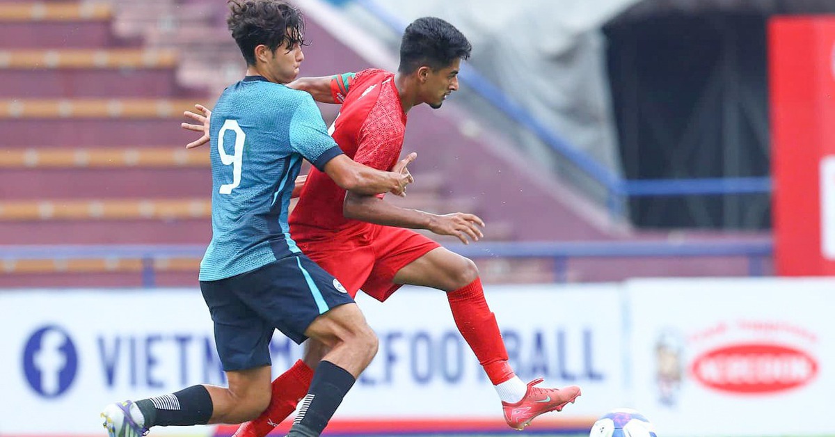 Video tiền vệ U23 Bangladesh lập siêu phẩm đi bóng từ giữa sân