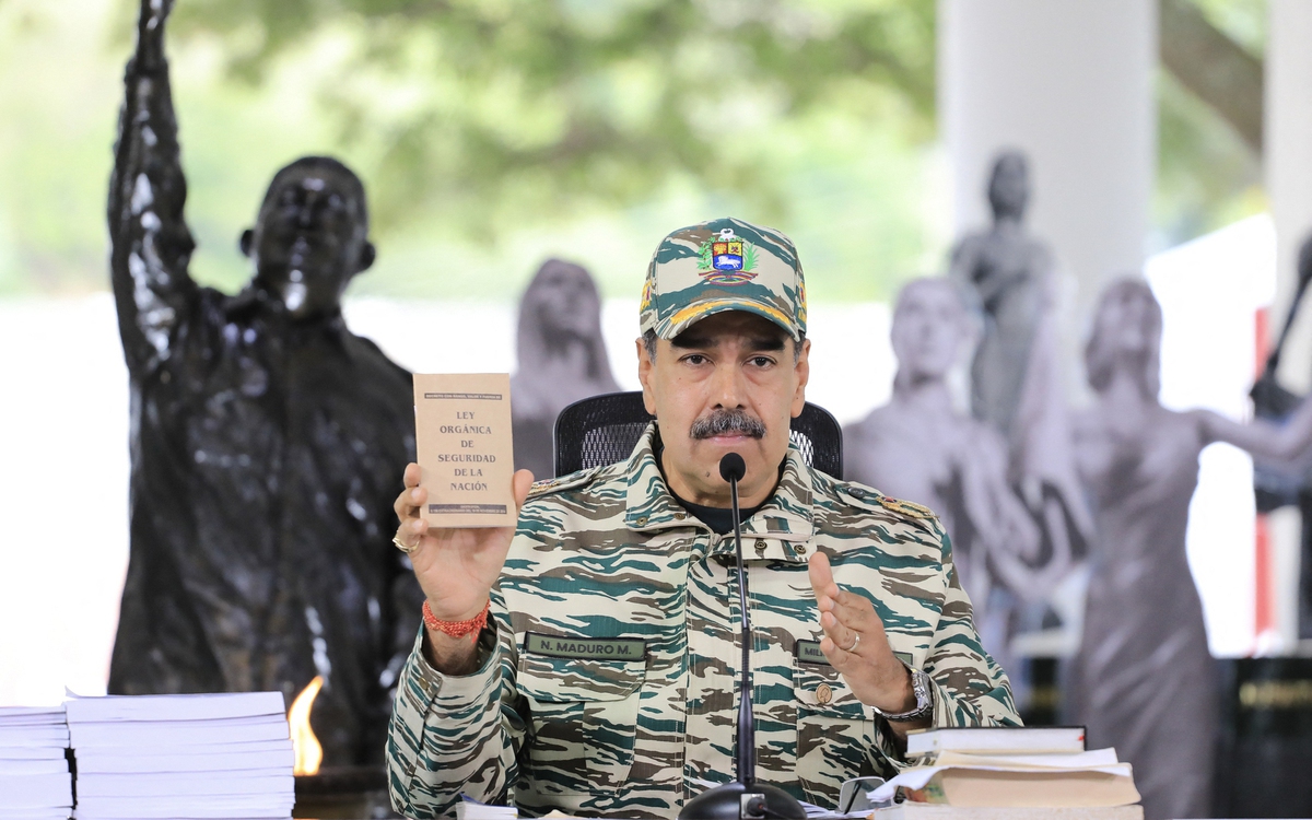 Venezuela đưa 25.000 quân tới biên giới, chỉ trích Mỹ điều tàu ngầm hạt nhân