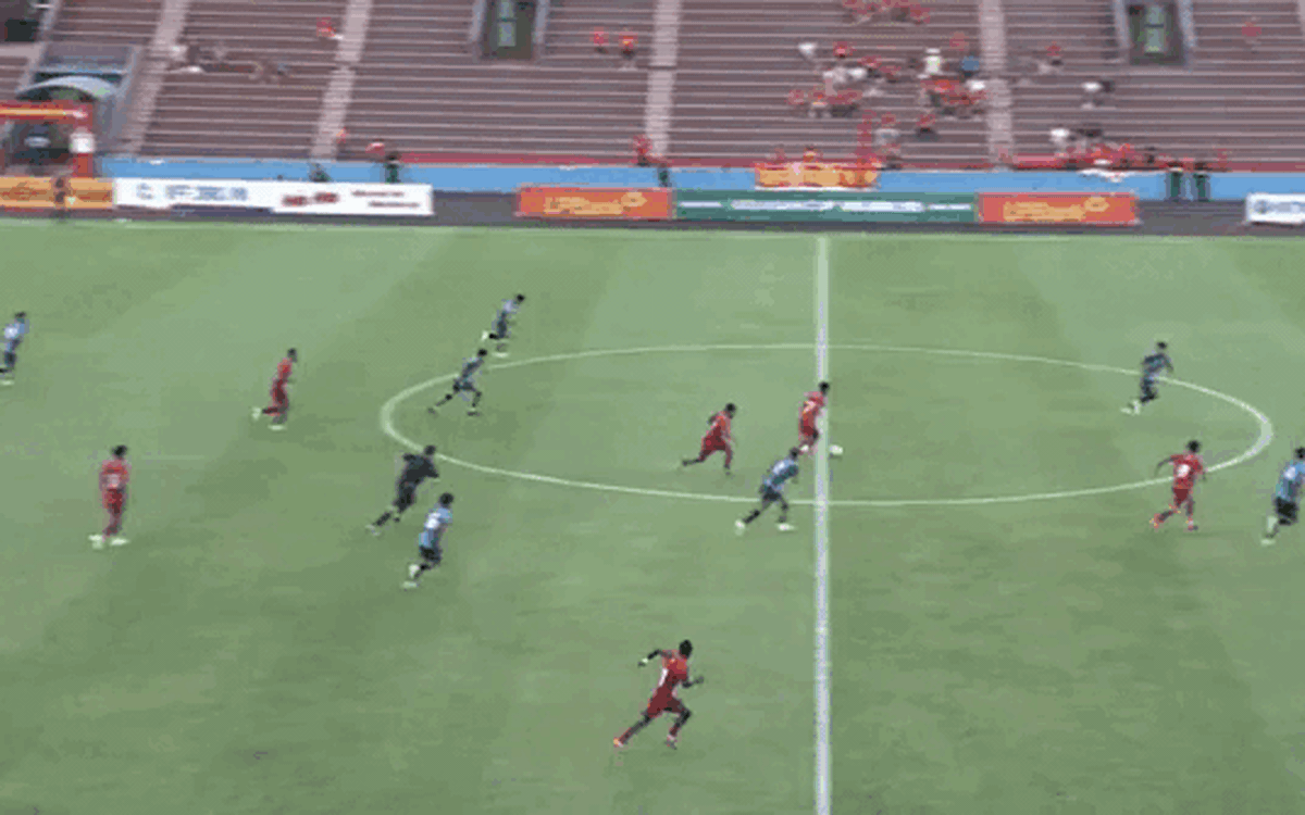 Video tiền vệ U23 Bangladesh lập siêu phẩm đi bóng từ giữa sân