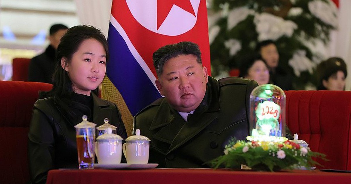 Ông Kim Jong Un cùng con gái dự lễ năm mới, gửi thông điệp đến binh sĩ ở Nga