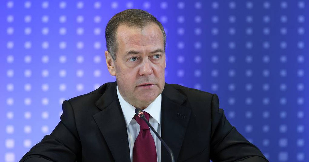 Ông Medvedev cảnh báo chiến tranh ở châu Âu, kèm minh họa sức mạnh tên lửa Nga