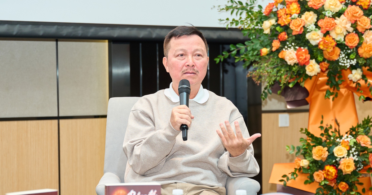 Cuốn sách không né tránh những ‘vết xước’ của bóng đá Việt Nam