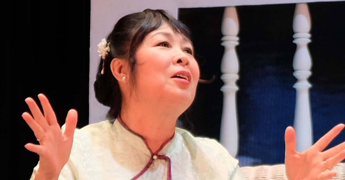 Nghệ sĩ Hồng Vân hóa cô đào cải lương trong vở kịch Tết