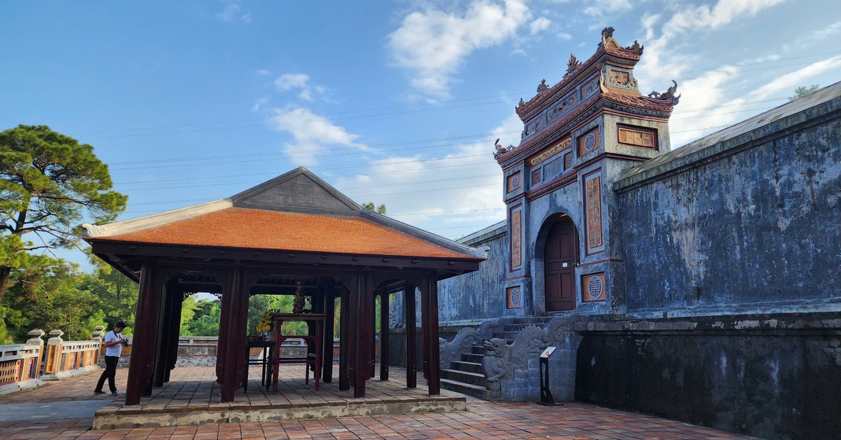 Ngôi nhà gỗ trước mộ Hoàng thái hậu Từ Dụ: Tạm giữ nguyên, sau Tết sẽ tháo