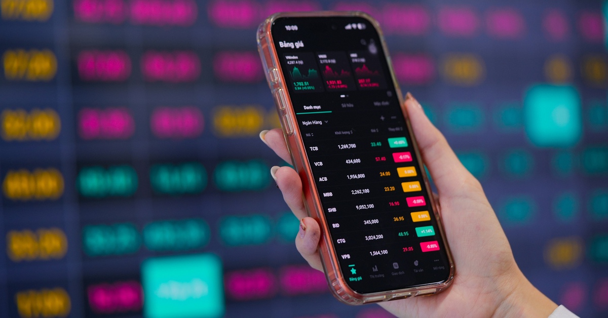 Tin tức sáng 13-1: Dự báo các nhóm cổ phiếu 'nóng' năm 2026; Đề xuất mở rộng nơi cấm hút thuốc lá