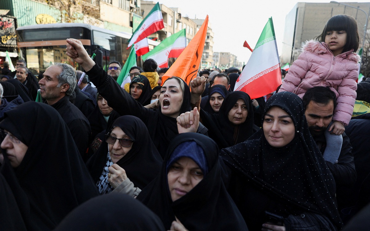 Mỹ - Iran: Thuế quan, vũ lực hay đàm phán?