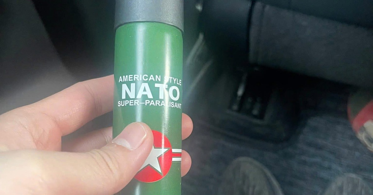 Nhóm thiếu niên xịt hơi cay, ném vỏ chai bia vào mặt người đi đường để cướp xe máy