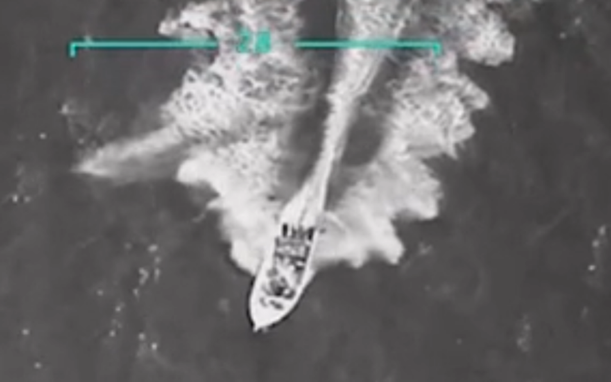 Mỹ dùng 'máy bay giả dân sự' tấn công tàu nghi buôn ma túy?