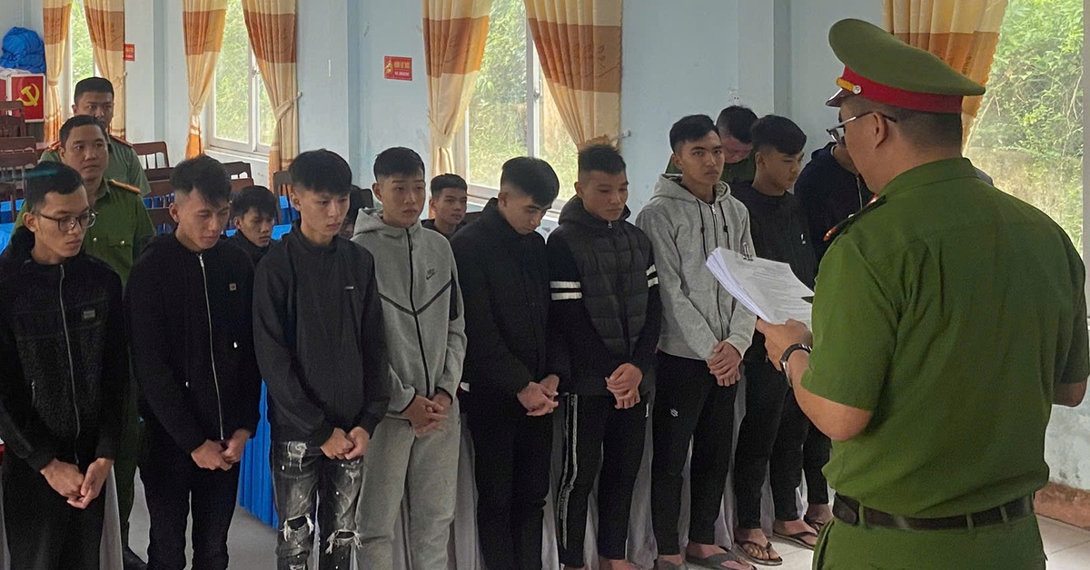 Kéo nhau đi trả thù giữa đêm, 21 thanh niên đuổi chém nhầm người