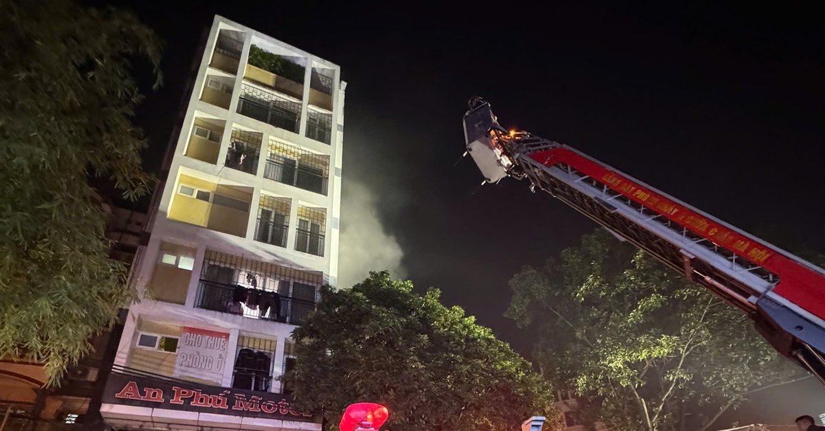 Cứu 7 người trong vụ cháy nhà nghỉ lúc rạng sáng, tạm giữ 1 nghi can phóng hỏa - Tuổi Trẻ Online