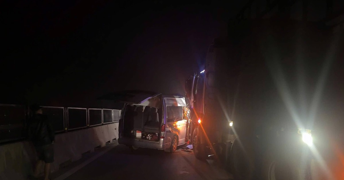 3 ô tô tông trên cao tốc, 4 người chết, 6 người bị thương - Tuổi Trẻ Online