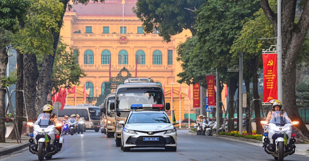 Hàng trăm phương tiện tổng duyệt dẫn đoàn đại biểu dự Đại hội Đảng - Tuổi Trẻ Online