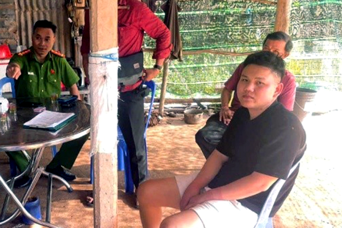 Nghi can chém người ở quán karaoke rồi trốn qua Campuchia bị bắt giữ khi vừa về nước