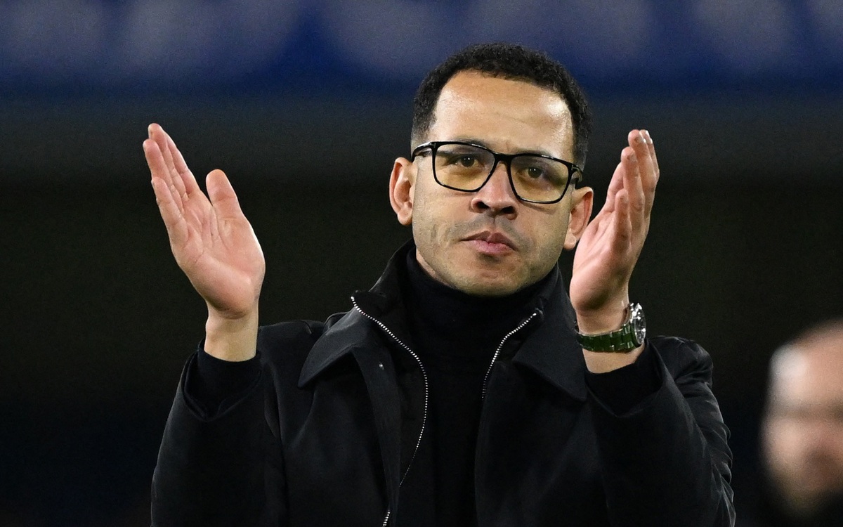 Tân HLV Rosenior thua trận đầu tiên cùng Chelsea