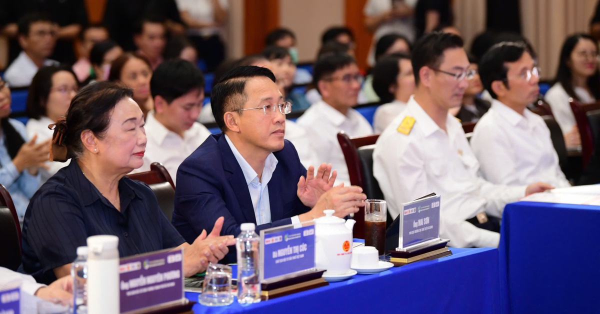 Cùng hộ kinh doanh lên doanh nghiệp số: Tiểu thương trực tiếp trải nghiệm kê khai, nộp thuế online