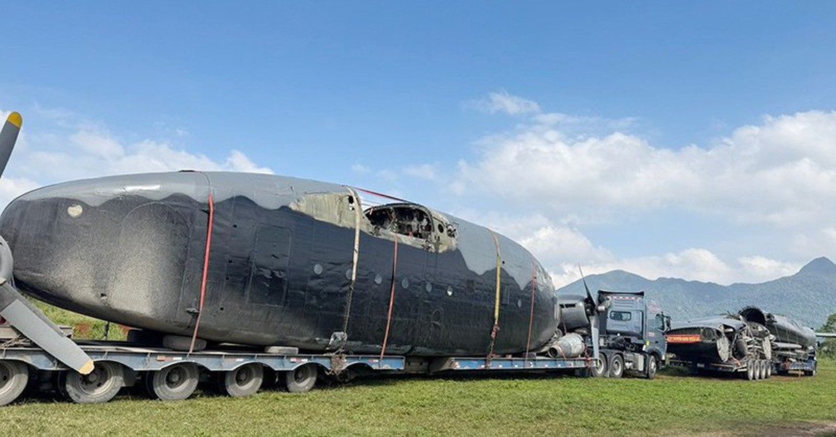 ‘Toa xe bay’ C-119 đã được đưa về sân bay Tà Cơn trưng bày bên ‘ngựa thồ’ C-130