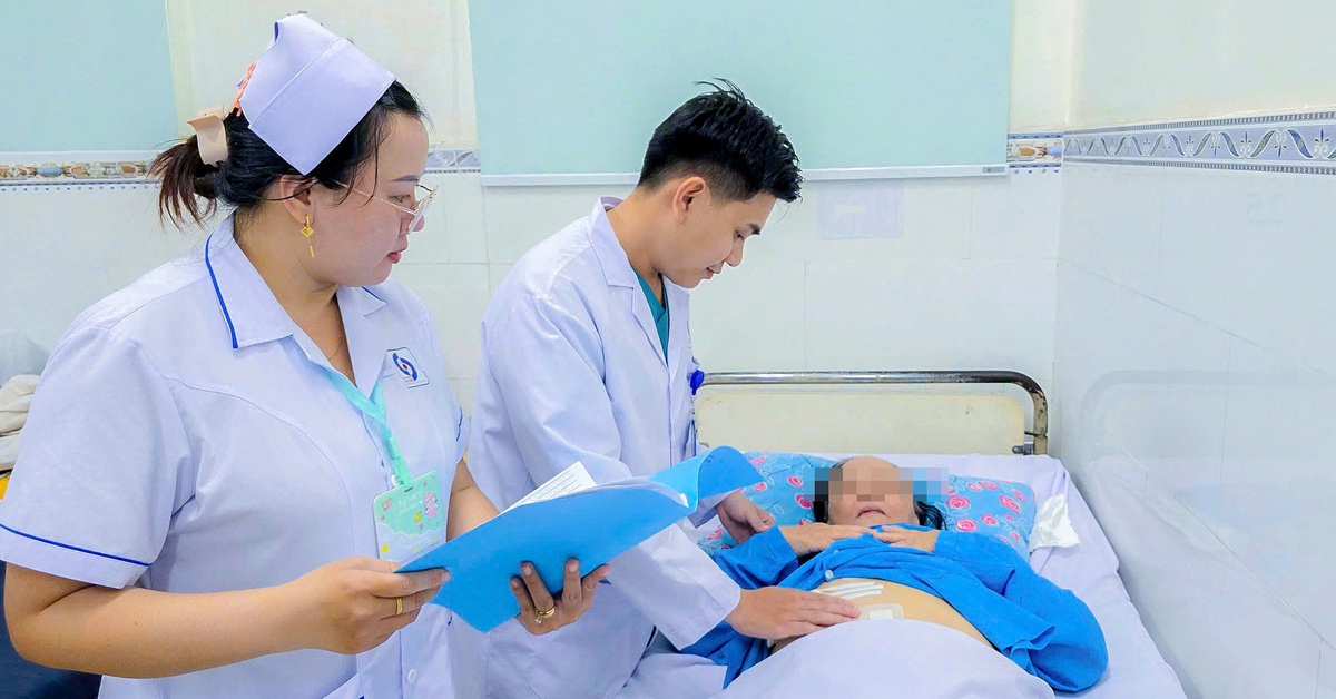 Cụ bà nguy kịch vì sỏi chồng sỏi, bác sĩ cảnh báo sai lầm dễ mắc phải