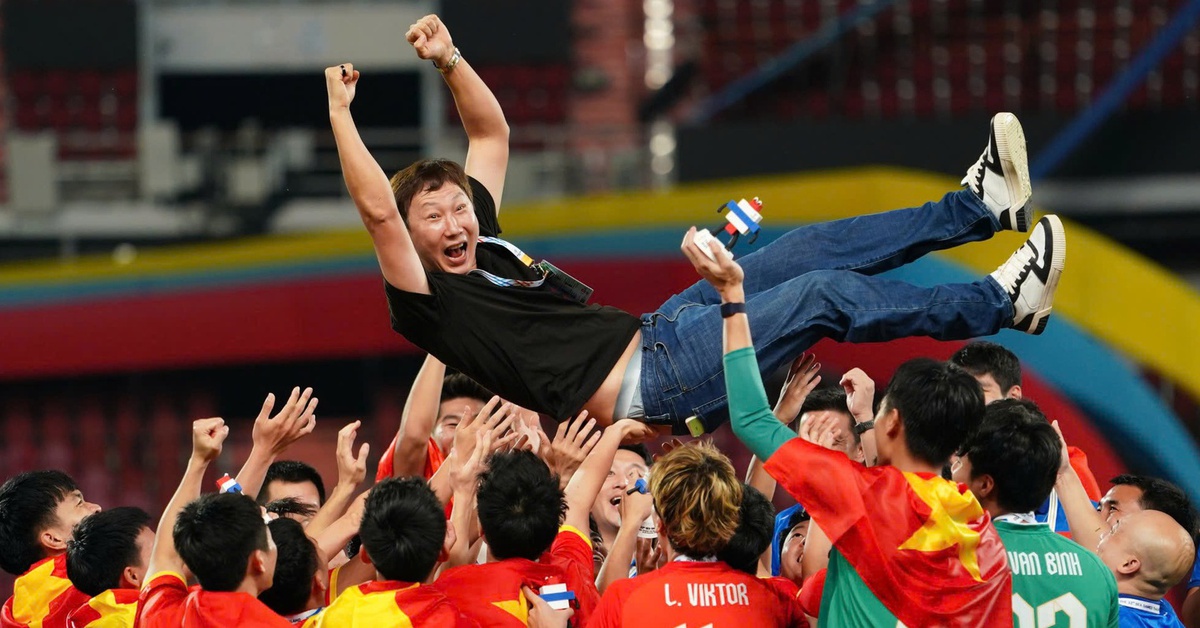 Báo Hàn Quốc lo lắng cho sức khỏe của ông Kim Sang Sik