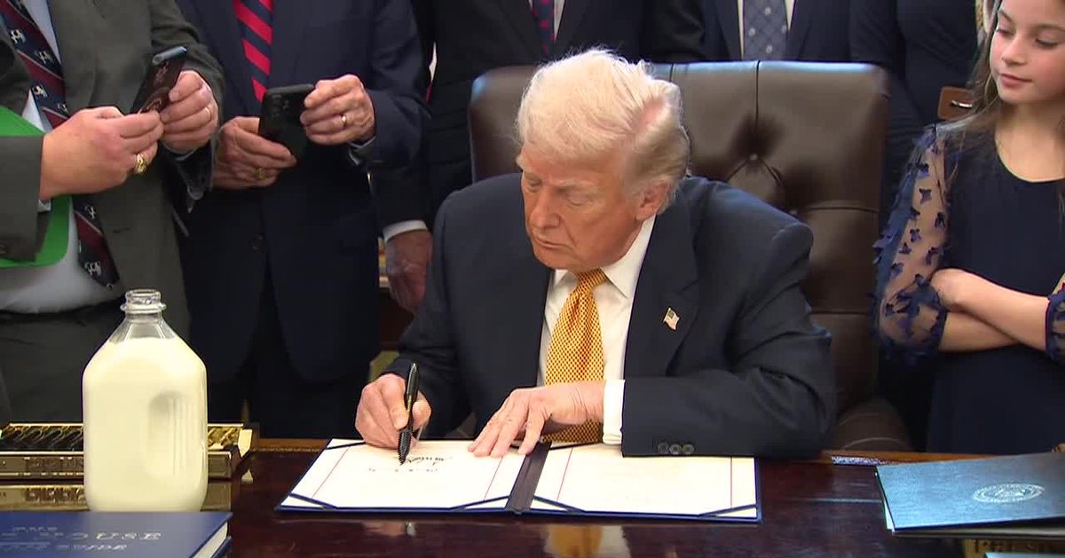 Mỹ cho phép sữa nguyên kem trở lại bữa ăn học đường