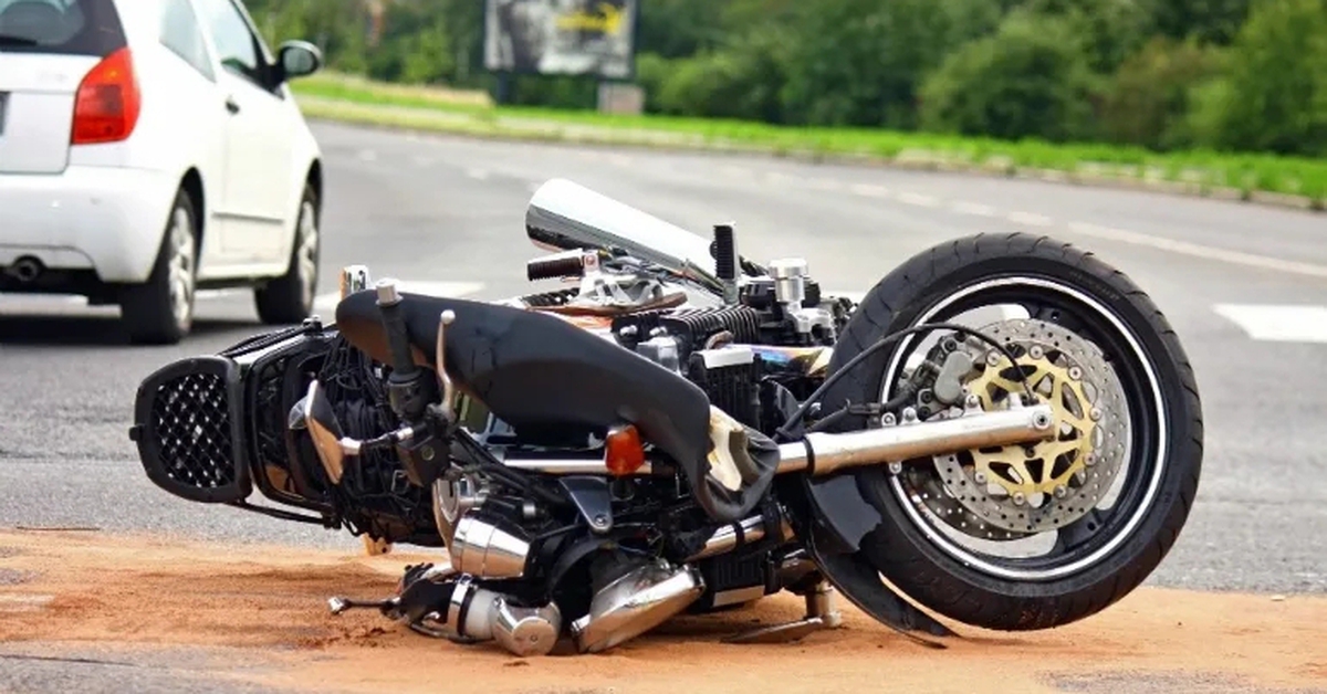 Bị phạt cả trăm tỉ chỉ vì va chạm xe máy ở 'tốc độ đi bộ', bất ngờ lật kèo ở 'phút 89'