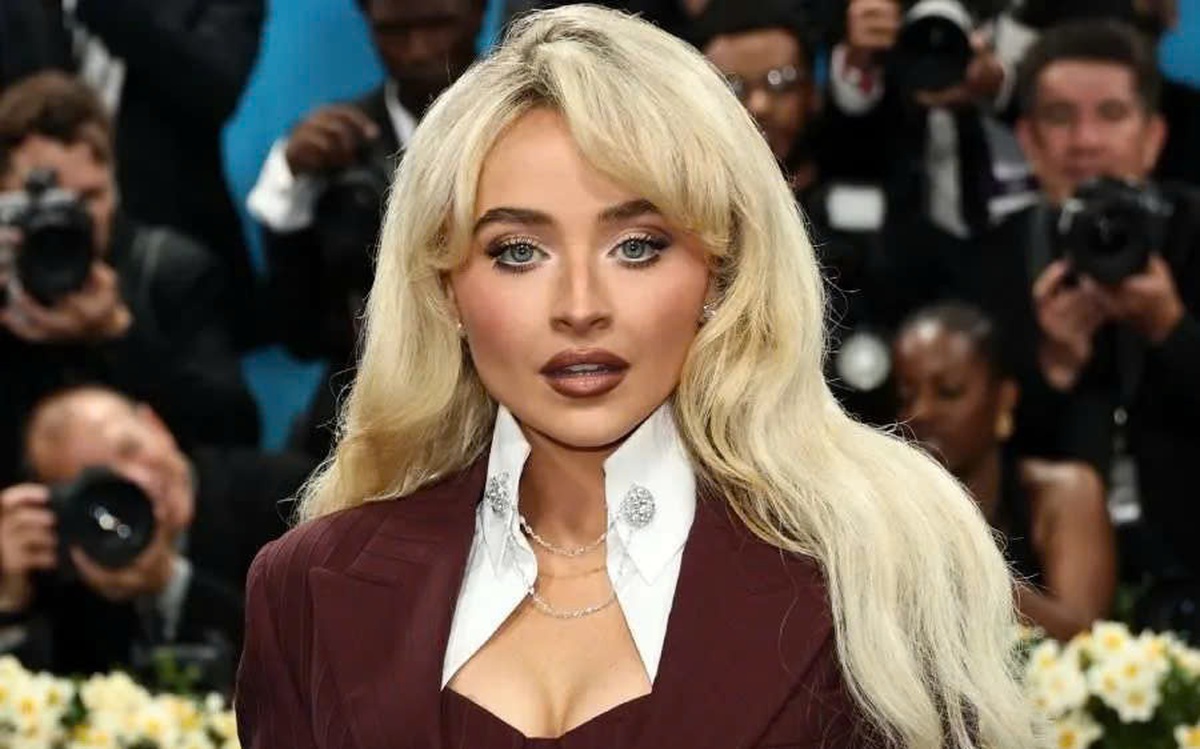 Sabrina Carpenter quyến rũ, ngọt ngào và nổi loạn