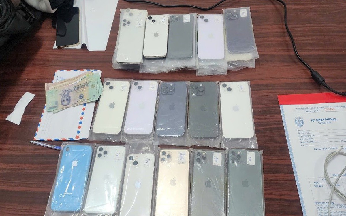 Nữ nhân viên cửa hàng điện thoại cấu kết với người ngoài trộm 50 điện thoại di động