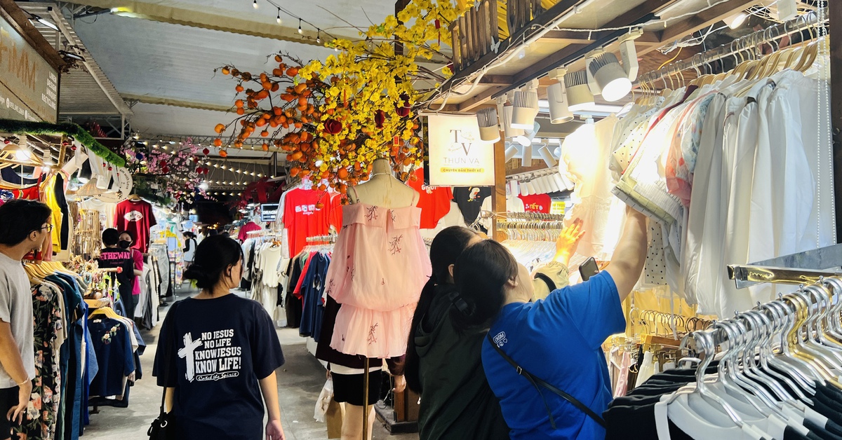 Có gia đình ăn uống 500.000 đồng/ngày Tết vẫn đủ, người nói 'chẳng thấm vào đâu'