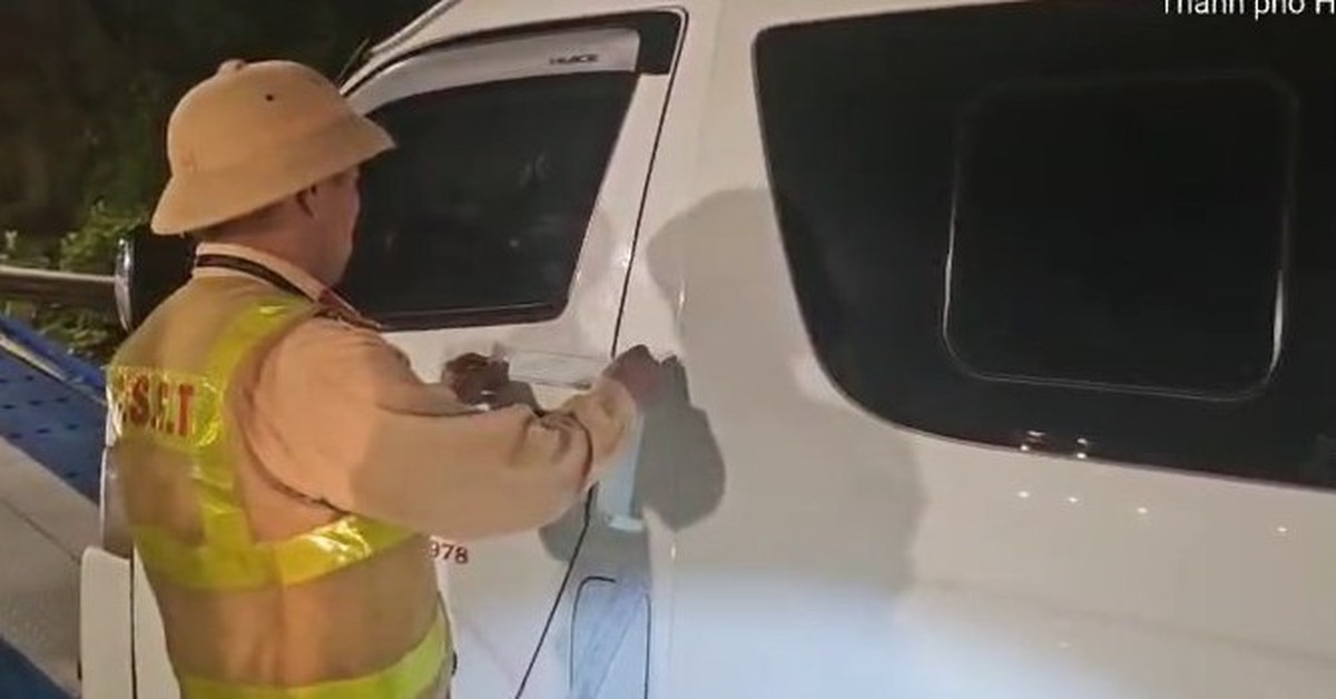 Giấy phép hết hạn 1 năm vẫn lái xe cấp cứu trên cao tốc, tài xế và chủ xe bị phạt 77 triệu