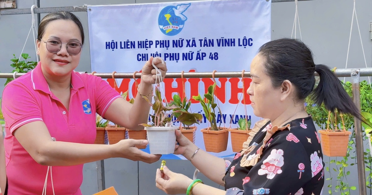 Đổi pin đã sử dụng lấy cây xanh, lan tỏa lối sống xanh ở Tân Vĩnh Lộc